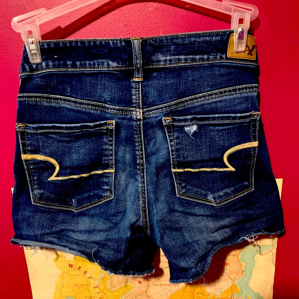 American eagle shorts size 8 excellent condition.